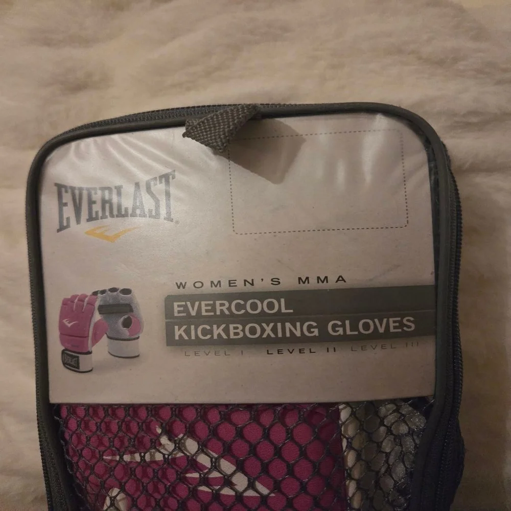 Women's Everlast Evercool Level 2 Kickboxing Gloves Pink White